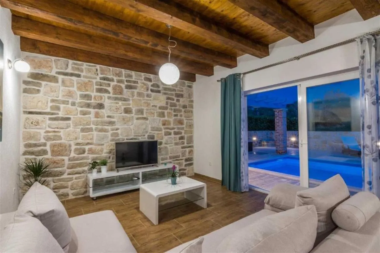 Stone Villa Gelosia Rustica With Pool Sukosan
