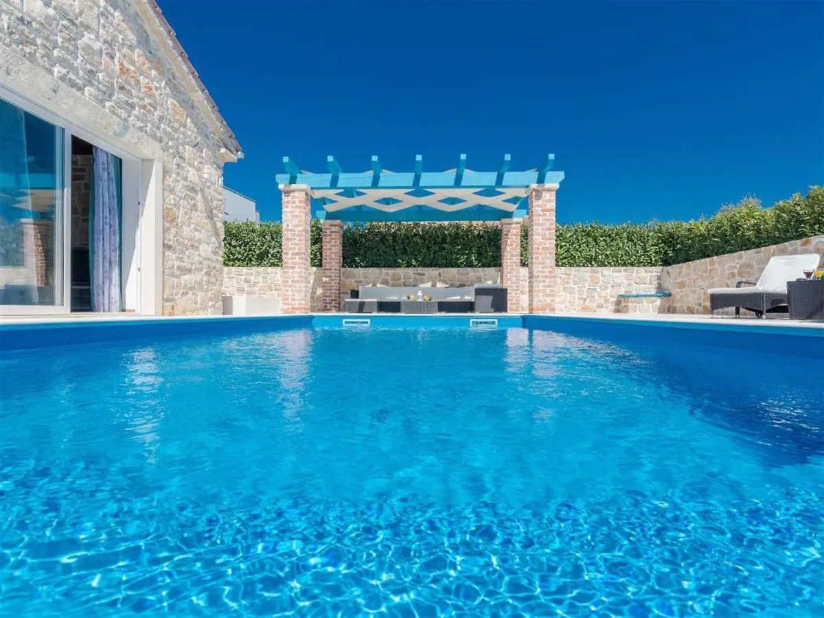 Stone Villa Gelosia Rustica With Pool Sukosan