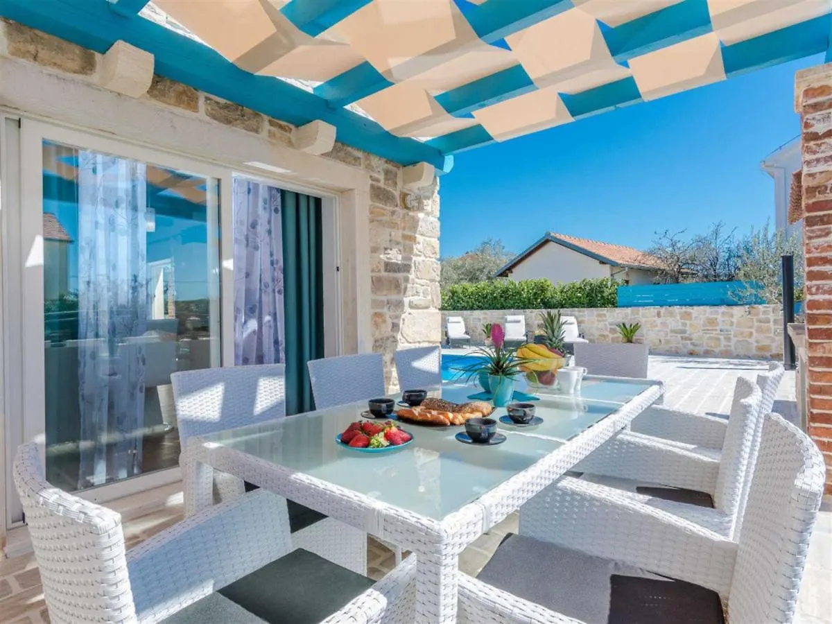 Stone Villa Gelosia Rustica With Pool Sukosan