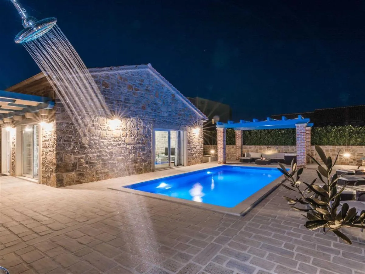 Stone Villa Gelosia Rustica With Pool Sukosan 0*,